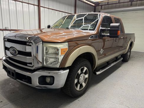 Used 2011 Ford F250 Lariat w/ Lariat Ultimate Pkg image 3