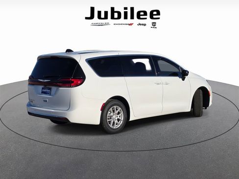 New 2026 Chrysler Pacifica Select FWD image 5