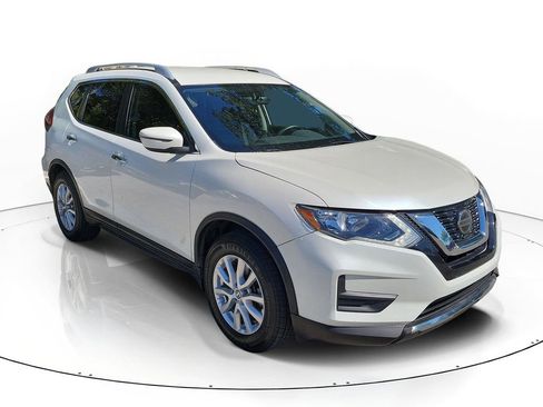 Used 2018 Nissan Rogue SV image 1