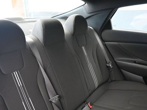 Used 2025 Hyundai Elantra SEL FWD image 14