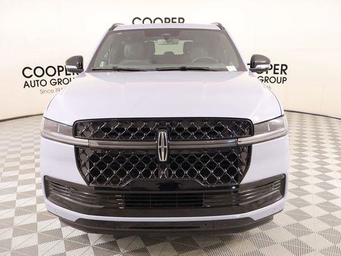New 2026 Lincoln Navigator Reserve w/ Jet Appearance Package AWD/4WD image 9