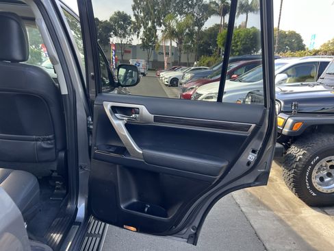 Used 2014 Lexus GX 460 image 30