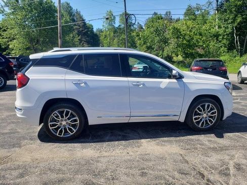 Used 2022 GMC Terrain Denali w/ Denali Premium Package AWD/4WD image 8