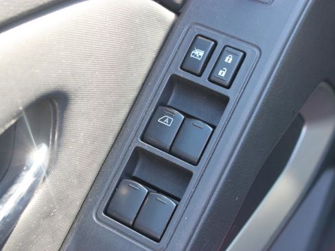 Used 2023 Nissan Frontier SV image 13