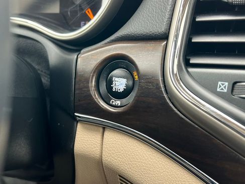 Used 2017 Jeep Grand Cherokee Limited image 35