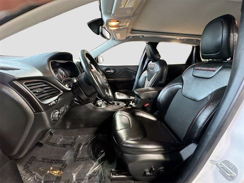 Used 2020 Jeep Cherokee Trailhawk w/ Comfort/Convenience Group image 13