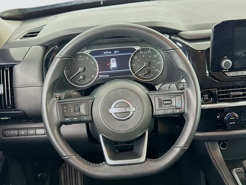 Used 2025 Nissan Pathfinder SV image 18