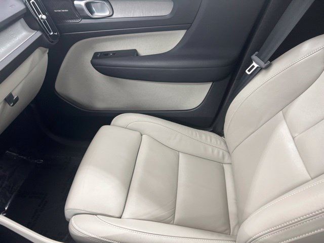Certified 2023 Volvo XC40 B5 Ultimate w/ Protection Package Premier AWD/4WD image 16