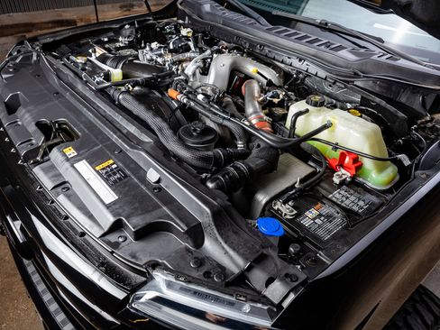 Used 2024 Ford F350 Platinum w/ FX4 Off-Road Package image 40