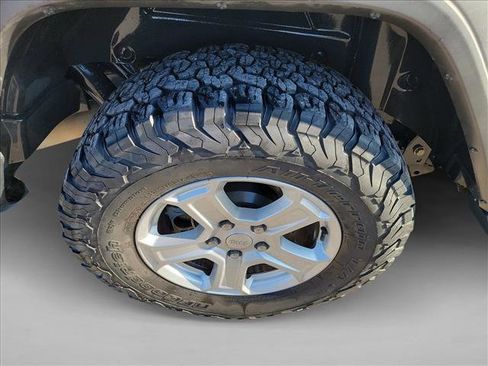 Used 2018 Jeep Wrangler Unlimited Sport S image 11