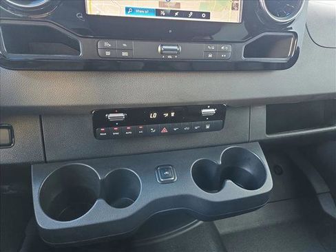 Used 2024 Mercedes-Benz Sprinter 2500 image 9