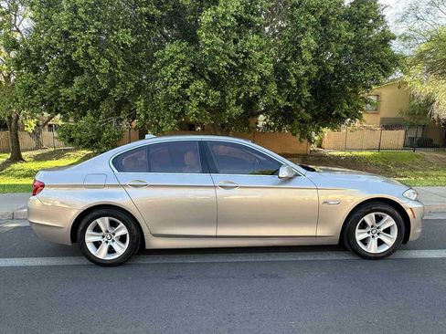 Used 2011 BMW 528i Sedan RWD image 9