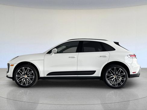Certified 2026 Porsche Macan AWD/4WD image 2