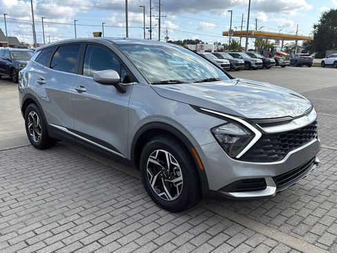 Used 2023 Kia Sportage LX image 7