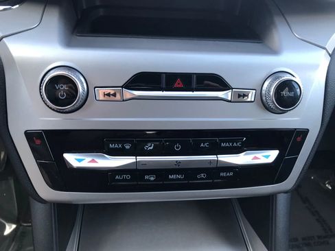 Used 2022 Ford Explorer XLT image 27