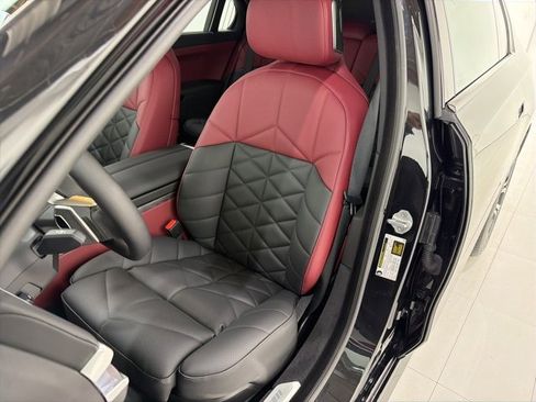 Used 2025 BMW 740i xDrive w/ Premium Package image 13