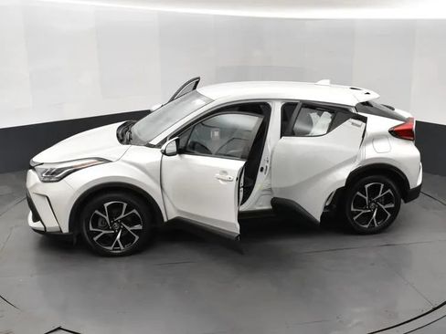 Used 2022 Toyota C-HR XLE FWD image 7