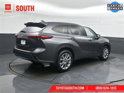 Used 2023 Toyota Highlander Limited image 2