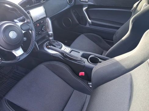Used 2017 Toyota 86 image 12