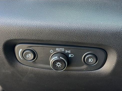 Used 2021 Chevrolet Traverse Premier image 24