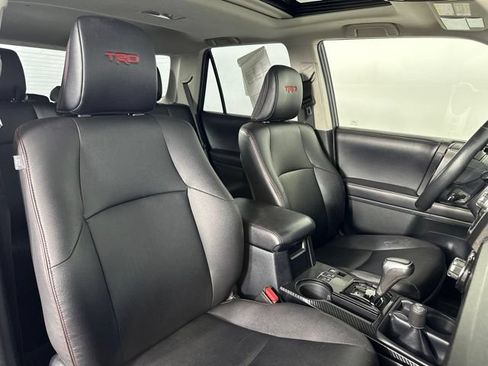 Used 2018 Toyota 4Runner TRD Off-Road Premium AWD/4WD image 27