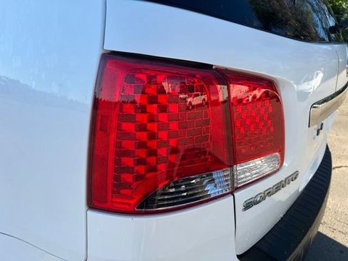 Used 2013 Kia Sorento LX w/ Convenience Pkg AWD/4WD image 11
