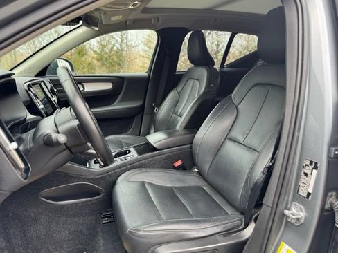 Used 2019 Volvo XC40 T5 Momentum AWD/4WD image 10