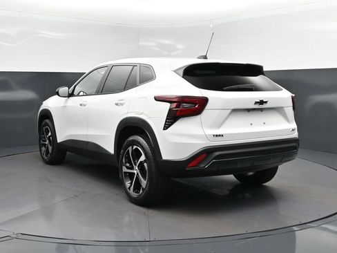 New 2026 Chevrolet Trax RS FWD image 5
