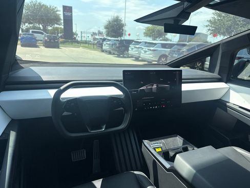Used 2024 Tesla Cybertruck AWD Crew Cab image 6