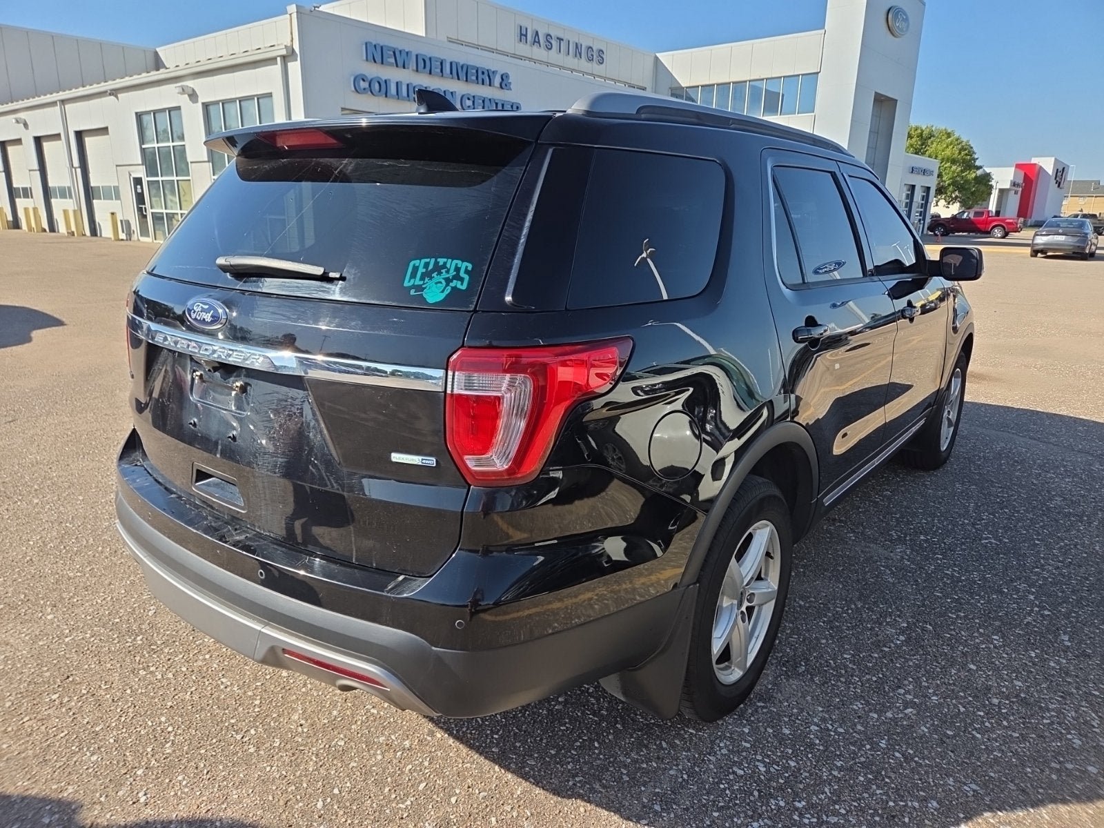 Used 2016 Ford Explorer XLT w/ Equipment Group 202A AWD/4WD image 5