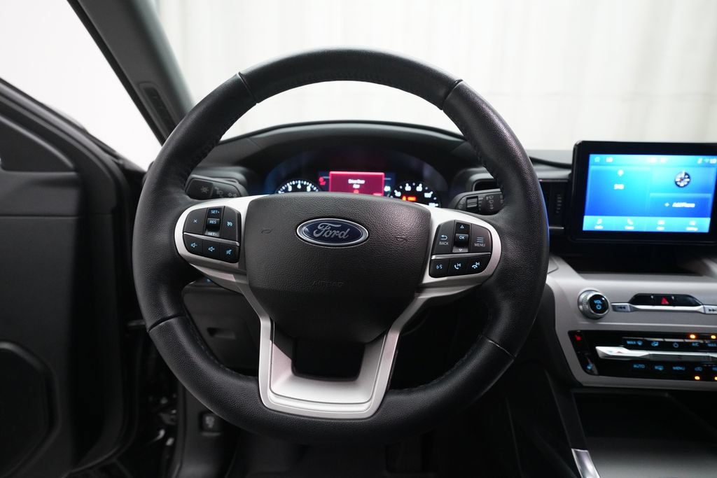 Used 2023 Ford Explorer XLT w/ Equipment Group 202A AWD/4WD image 4