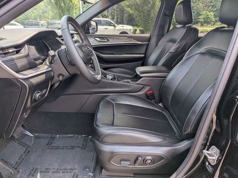 Used 2024 Jeep Grand Cherokee L Limited w/ Luxury Tech Group II RWD image 19