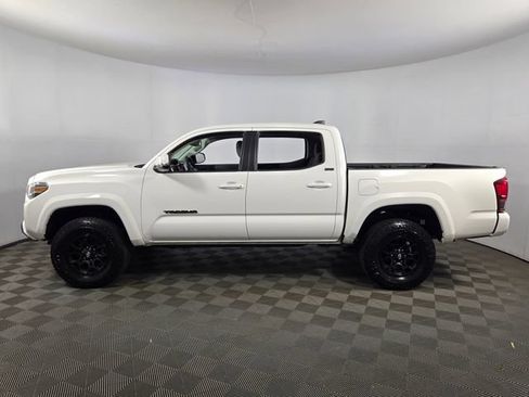 Used 2022 Toyota Tacoma SR5 w/ Technology Package RWD image 10