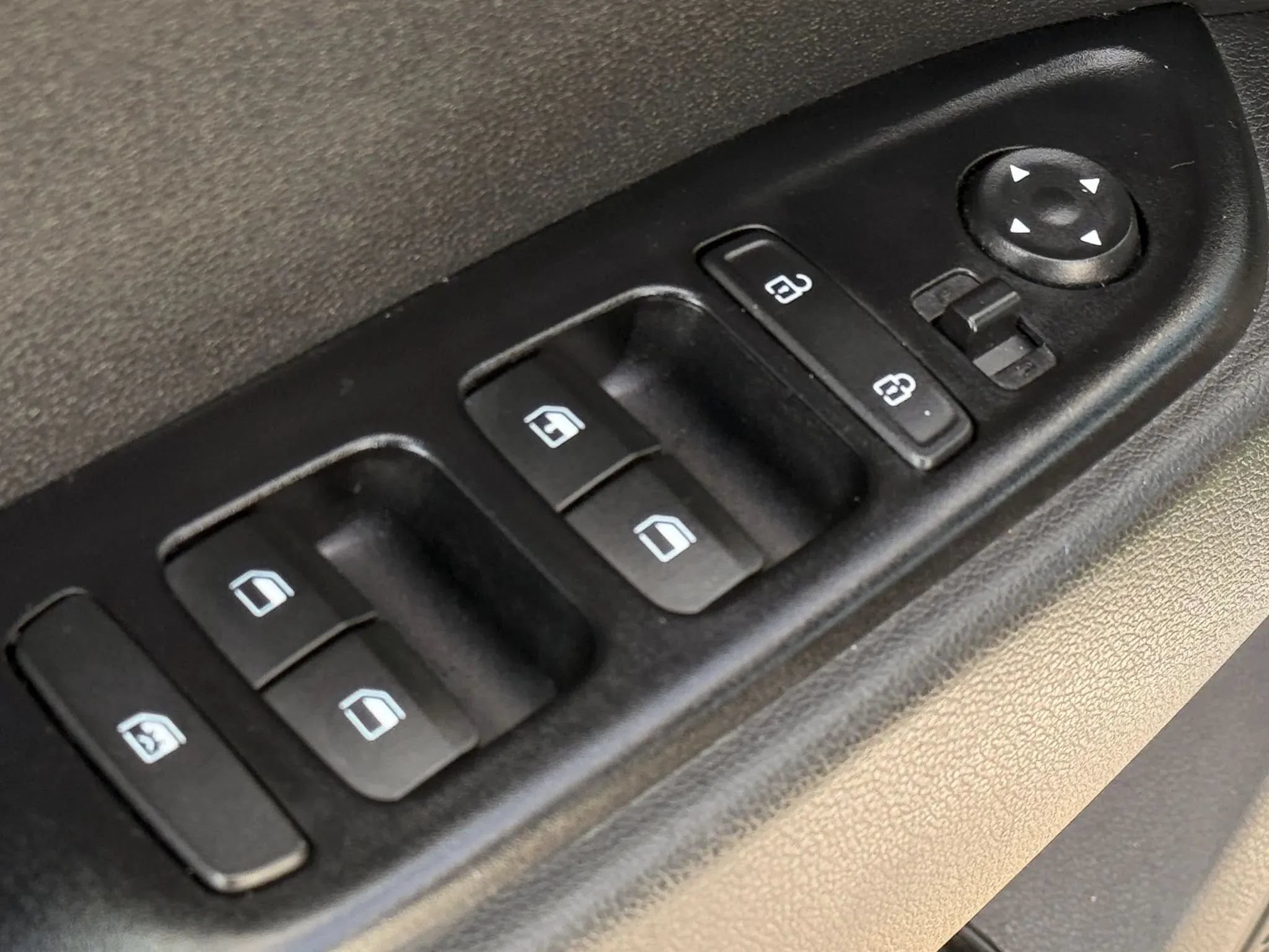 Used 2021 Hyundai Venue SE FWD image 23