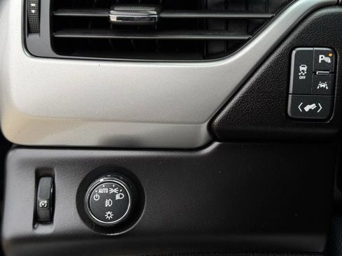 Used 2016 Chevrolet Suburban LT w/ Luxury Package image 25