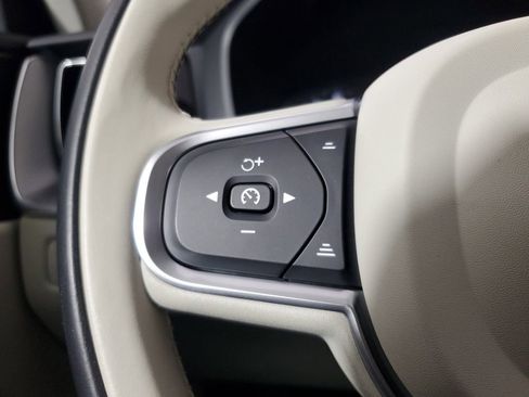 Used 2018 Volvo XC60 T5 Momentum w/ Vision Package image 27