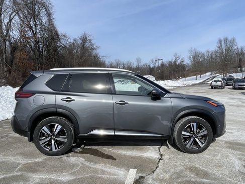 Used 2023 Nissan Rogue SL w/ SL Premium Package image 2