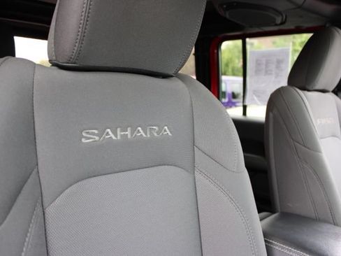 Used 2022 Jeep Wrangler Unlimited Sahara AWD/4WD image 46