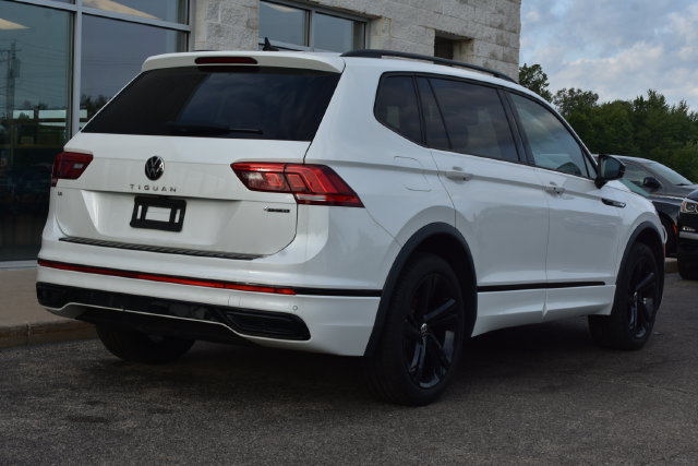 Used 2024 Volkswagen Tiguan SE R-Line AWD/4WD image 16