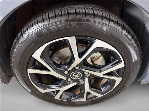 Used 2020 Toyota C-HR XLE FWD image 12