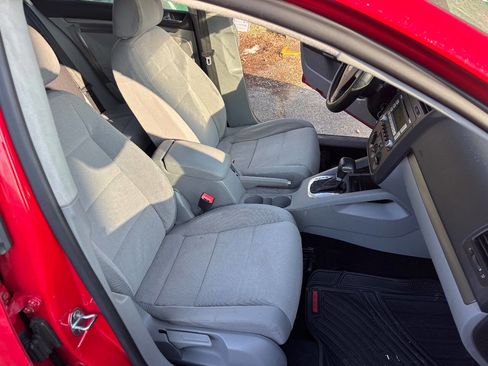 Used 2007 Volkswagen Rabbit Base 4dr Hatchback (2.5L I5 6A image 14