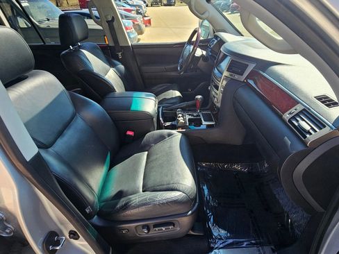 Used 2014 Lexus LX 570 4WD image 25