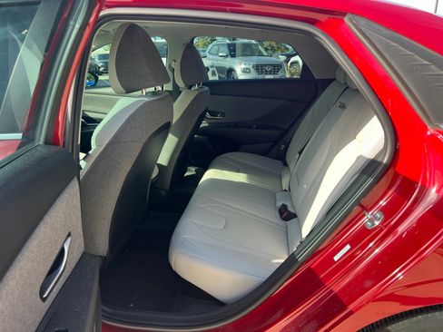 Used 2023 Hyundai Elantra Limited w/ Preferred Accessory Package FWD image 17