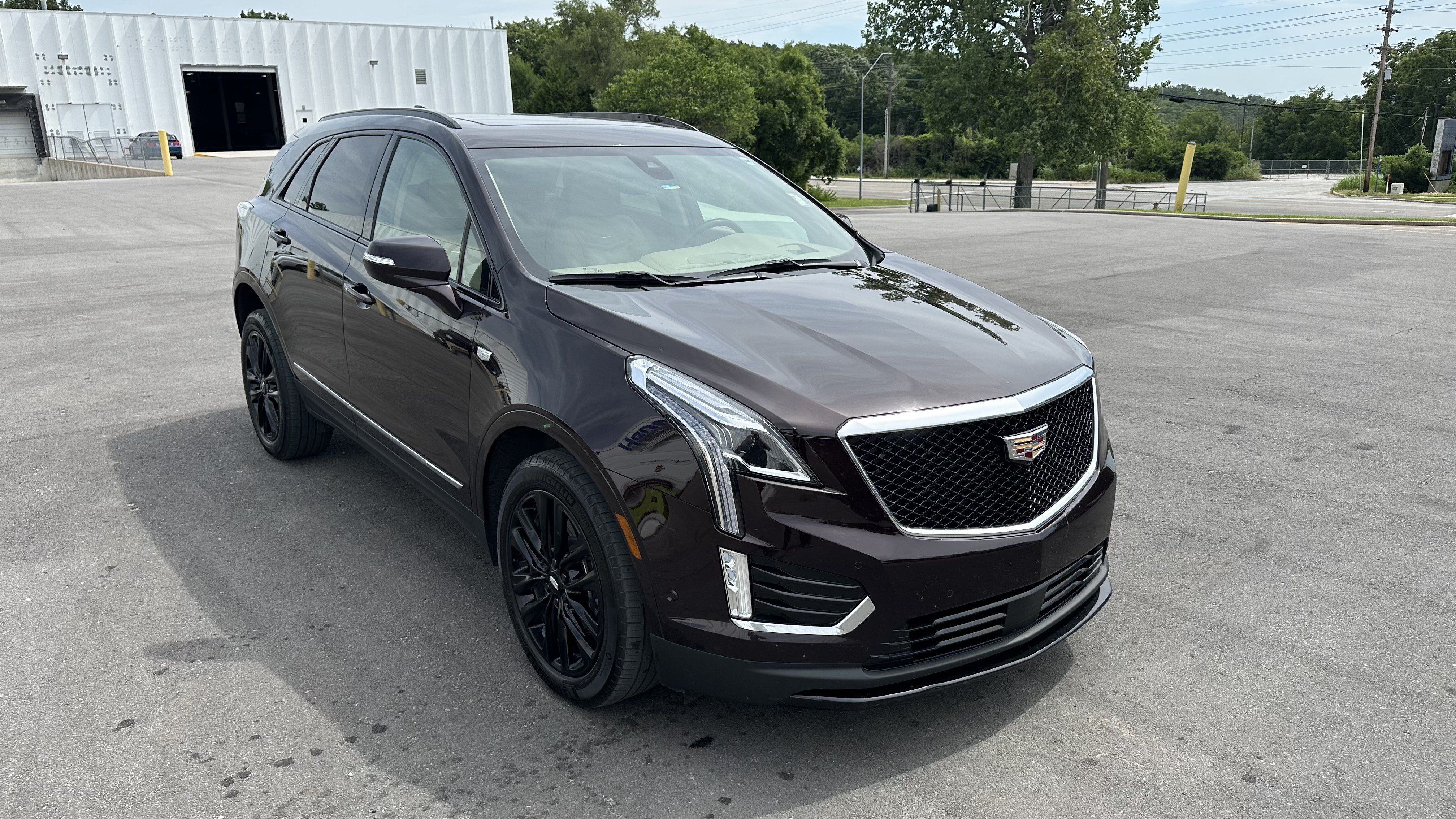 Used 2021 Cadillac XT5 Sportv w/ Platinum Package AWD/4WD image 2