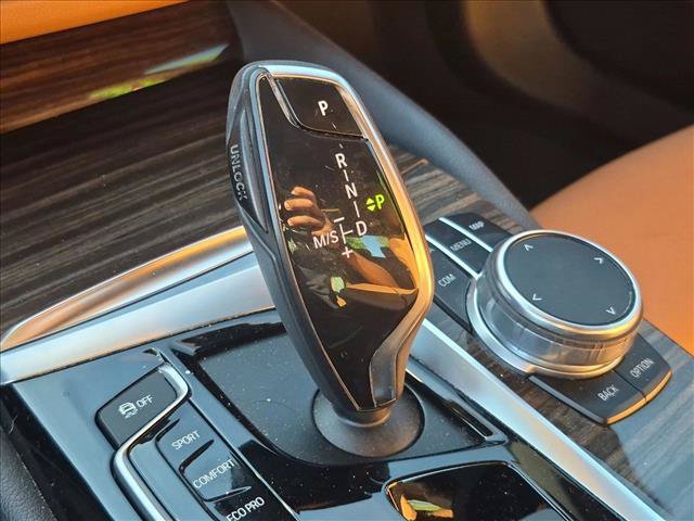 Used 2018 BMW 530e w/ Premium Package 2 RWD image 12