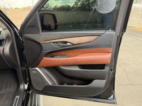 Used 2016 Cadillac Escalade ESV Premium image 33