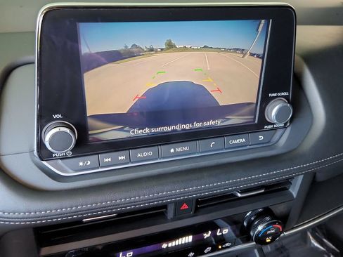 Used 2025 Nissan Rogue SV FWD image 20