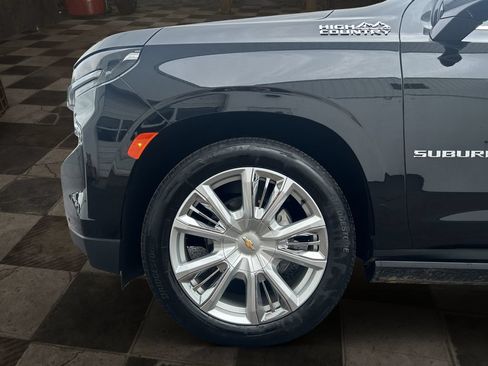 Certified 2024 Chevrolet Suburban High Country AWD/4WD image 9