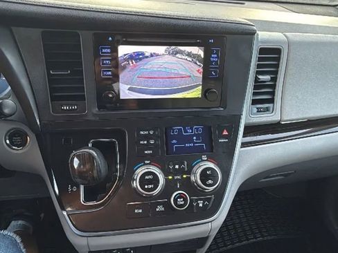 Used 2016 Toyota Sienna XLE image 17