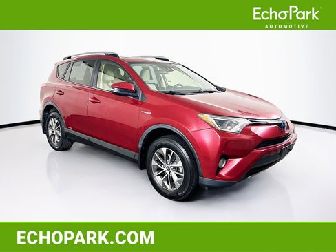 Used 2018 Toyota RAV4 XLE AWD/4WD image 1